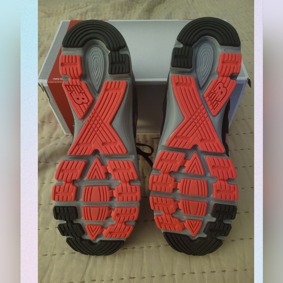 New Balance 850 V1 Tennis Shoes - Picture 4 of 4